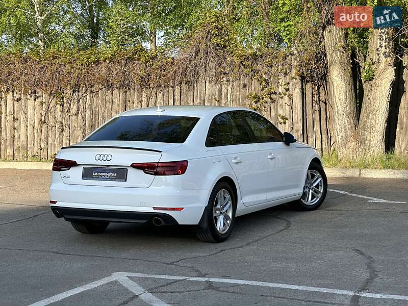 Седан Audi A4 2017 в Днепре