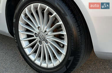 Седан Audi A4 2013 в 