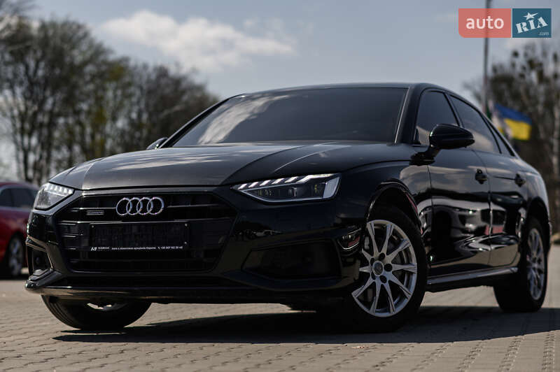 Седан Audi A4 2019 в Львове