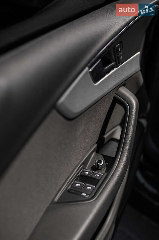 Седан Audi A4 2019 в Львове