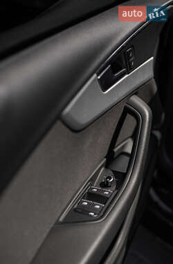 Седан Audi A4 2019 в 