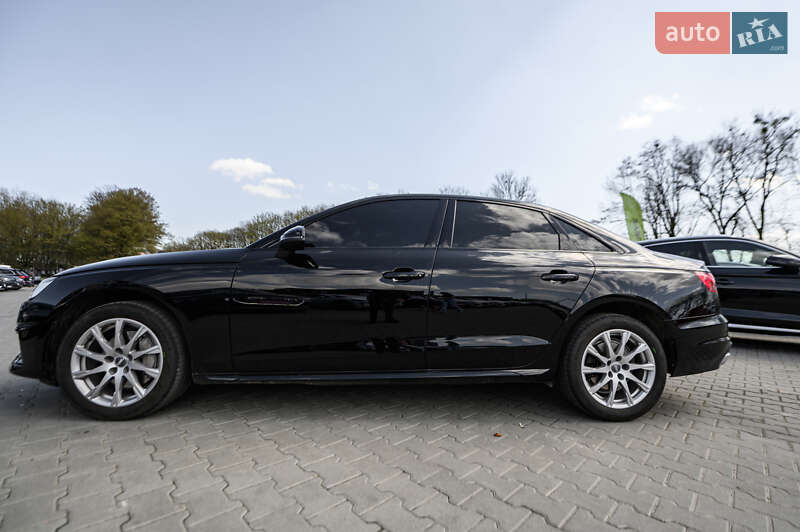 Седан Audi A4 2019 в Львове