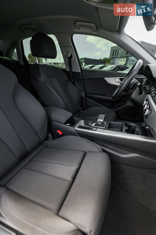 Седан Audi A4 2019 в Львове