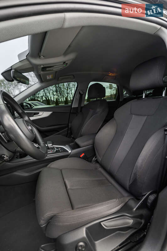 Седан Audi A4 2019 в Львове