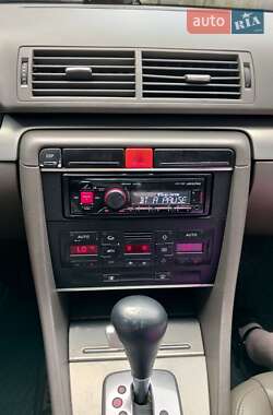 Седан Audi A4 2004 в 