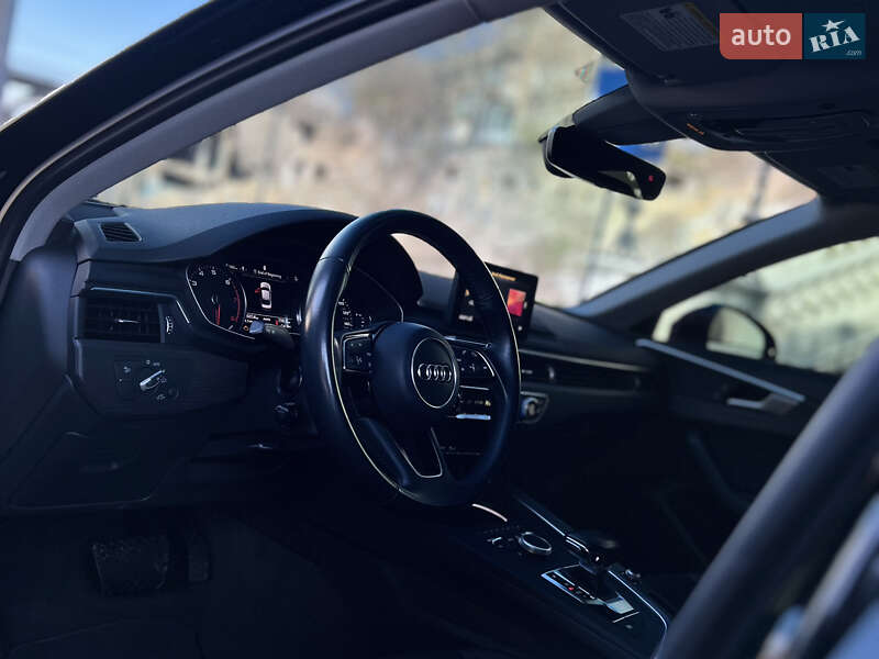 Седан Audi A4 2019 в Одессе