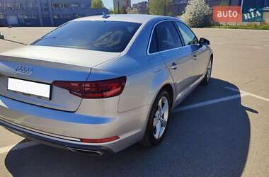 Седан Audi A4 2018 в 