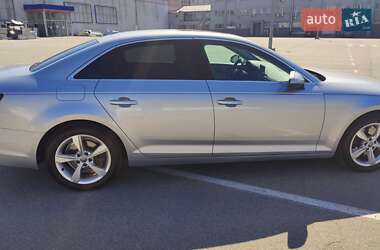 Седан Audi A4 2018 в 