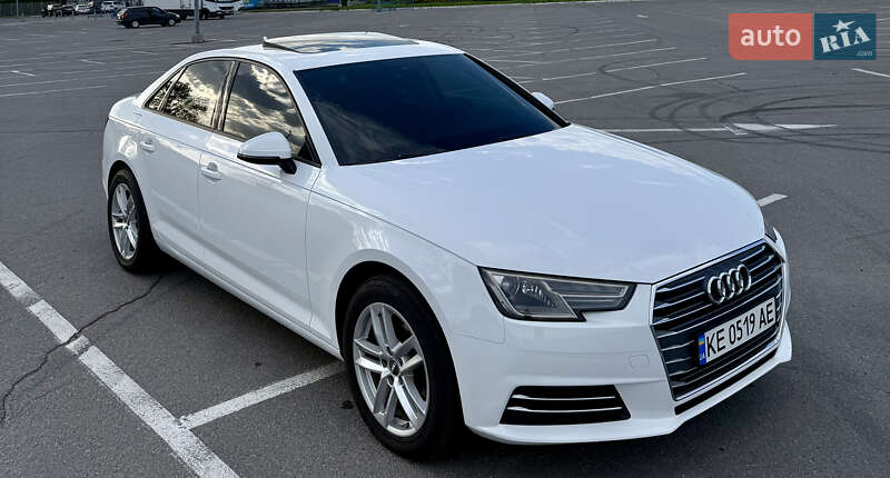 Седан Audi A4 2016 в 