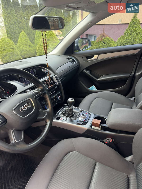 Седан Audi A4 2012 в Горохові