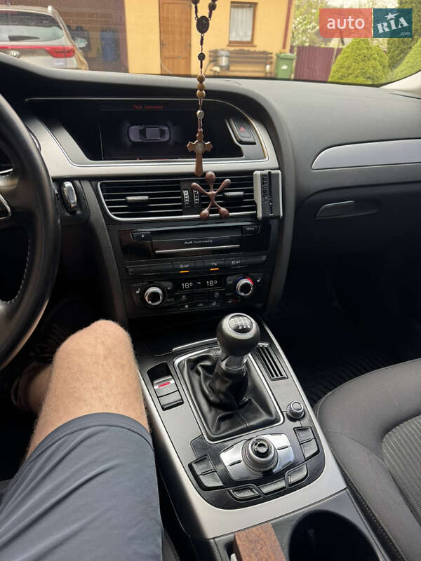 Седан Audi A4 2012 в Горохові