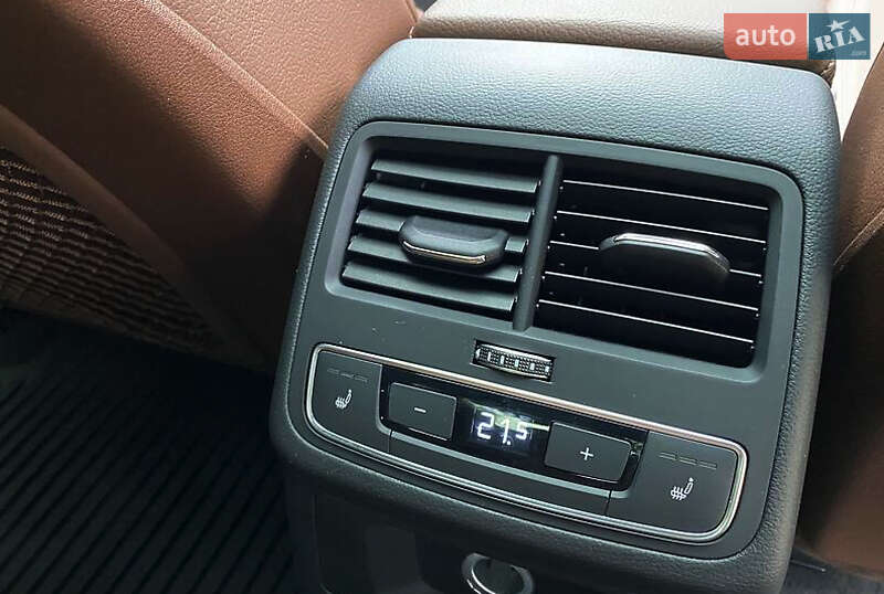 Седан Audi A4 2017 в Ровно