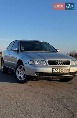 Седан Audi A4 2000 в 
