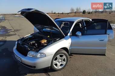 Седан Audi A4 2000 в 
