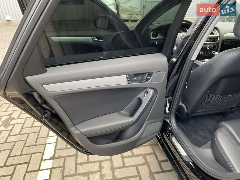 Седан Audi A4 2012 в Виннице