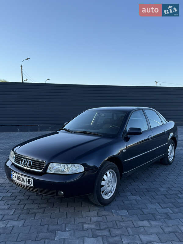 Седан Audi A4 2000 в 
