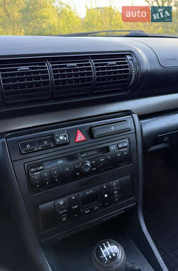 Седан Audi A4 2000 в 