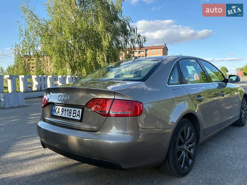 Седан Audi A4 2010 в Киеве