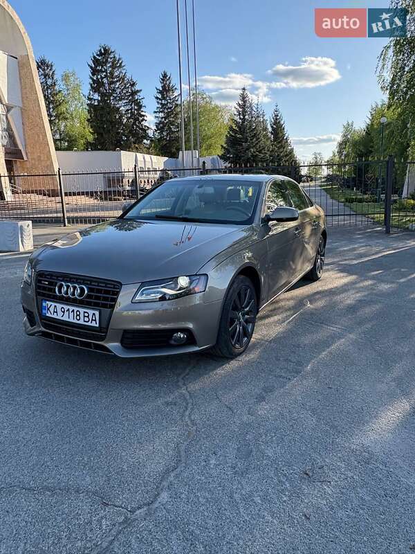 Седан Audi A4 2010 в Киеве