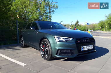 Седан Audi A4 2016 в 