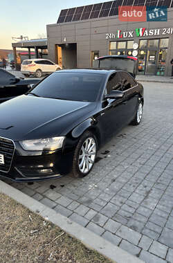 Седан Audi A4 2012 в Золочеве