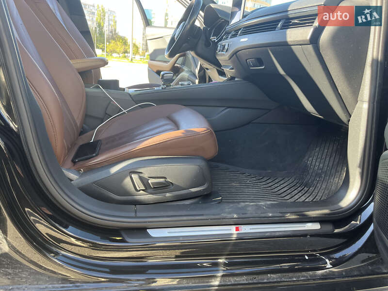 Седан Audi A4 2017 в Ивано-Франковске