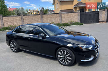 Седан Audi A4 2022 в 