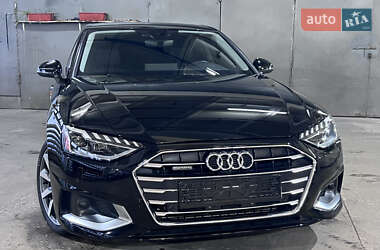 Седан Audi A4 2022 в 