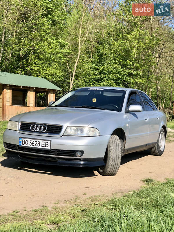 Седан Audi A4 1999 в Тлумачі