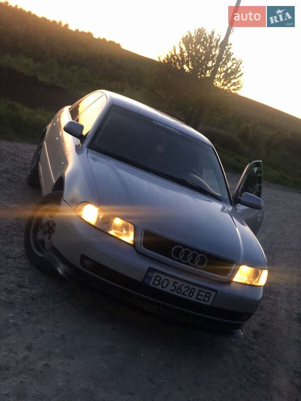 Седан Audi A4 1999 в Тлумачі