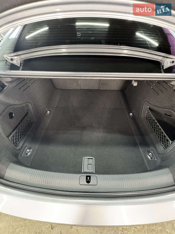 Седан Audi A4 2018 в Полтаве