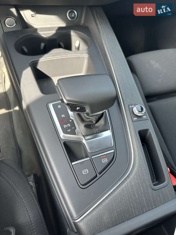 Седан Audi A4 2024 в Киеве