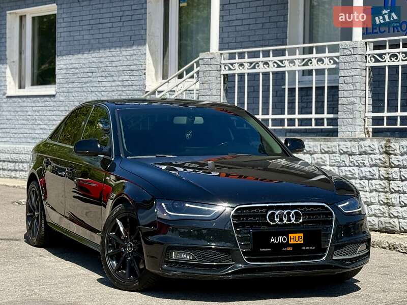 Седан Audi A4 2014 в 