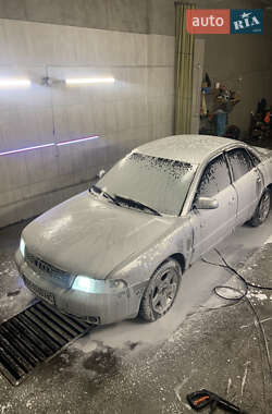 Седан Audi A4 2000 в 