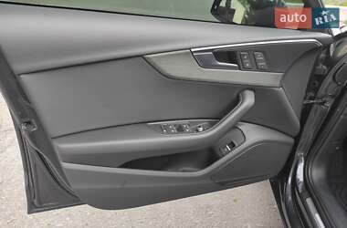 Седан Audi A4 2019 в 