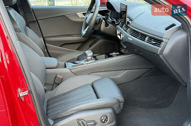 Седан Audi A4 2023 в 