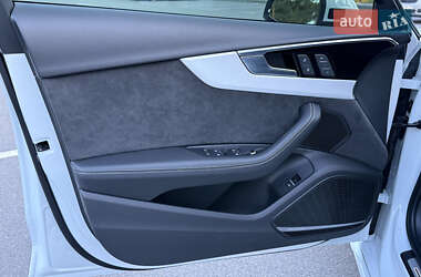 Седан Audi A4 2020 в 