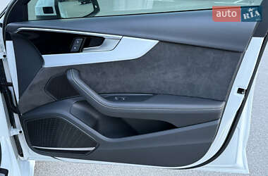 Седан Audi A4 2020 в 