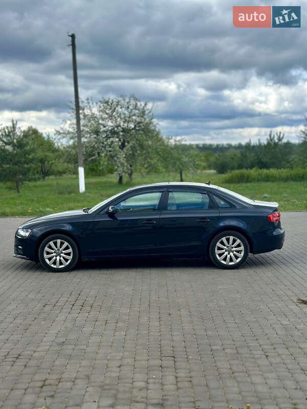 Седан Audi A4 2014 в Виннице