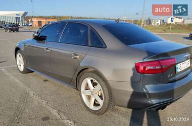 Седан Audi A4 2013 в 