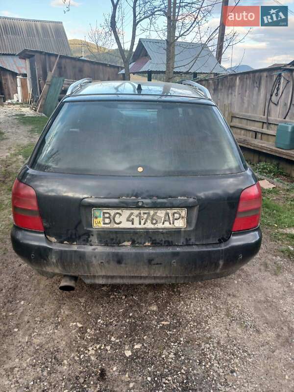 Универсал Audi A4 1998 в Верховине