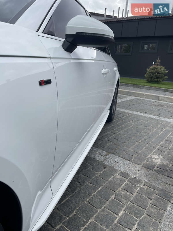 Седан Audi A4 2017 в Киеве