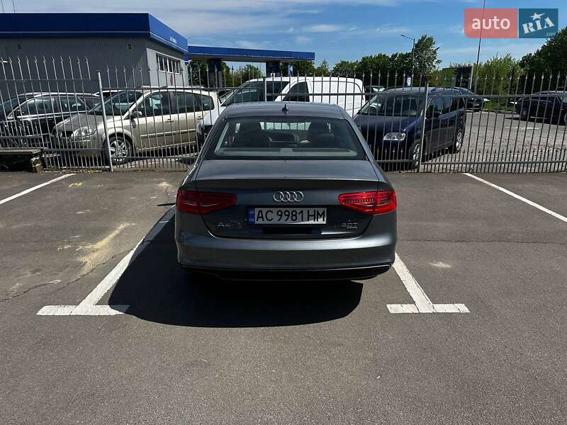 Седан Audi A4 2013 в Ровно