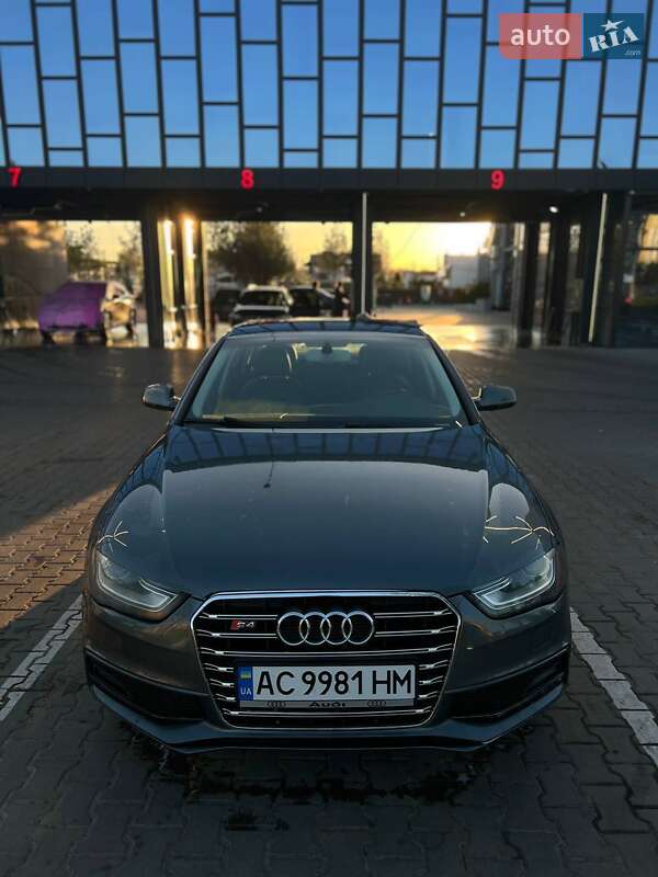 Седан Audi A4 2013 в Ровно