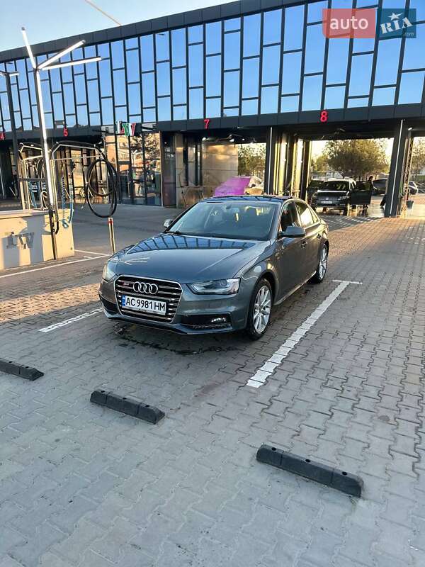 Седан Audi A4 2013 в Ровно