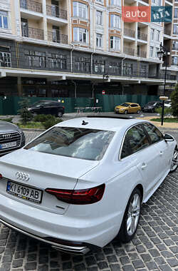 Седан Audi A4 2022 в 