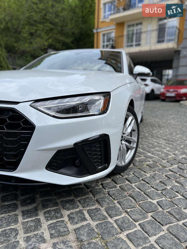 Седан Audi A4 2022 в Киеве