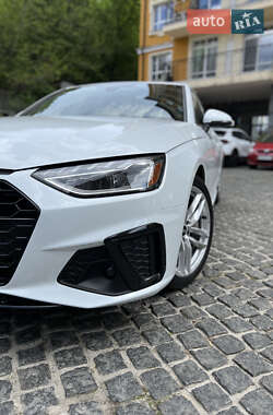 Седан Audi A4 2022 в 