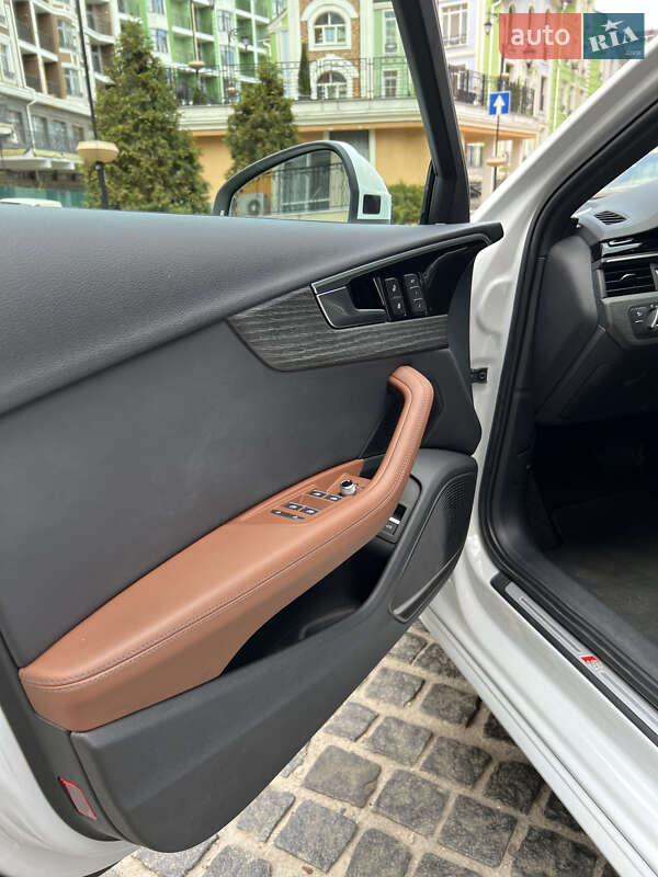Седан Audi A4 2022 в Киеве