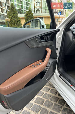 Седан Audi A4 2022 в 